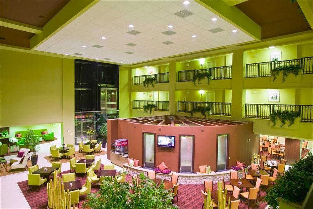 Embassy Suites Valencia Interior photo
