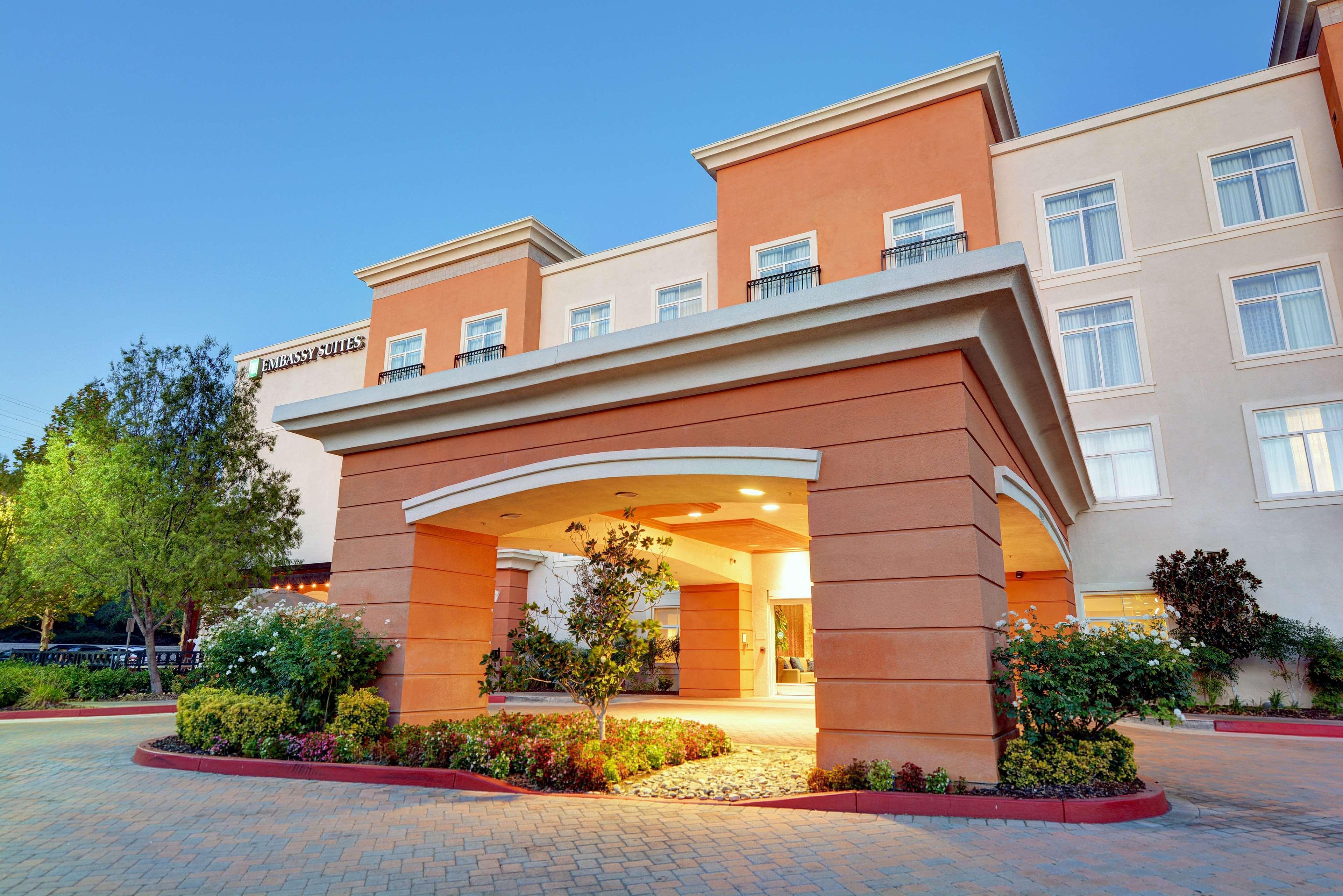 Embassy Suites Valencia Exterior photo