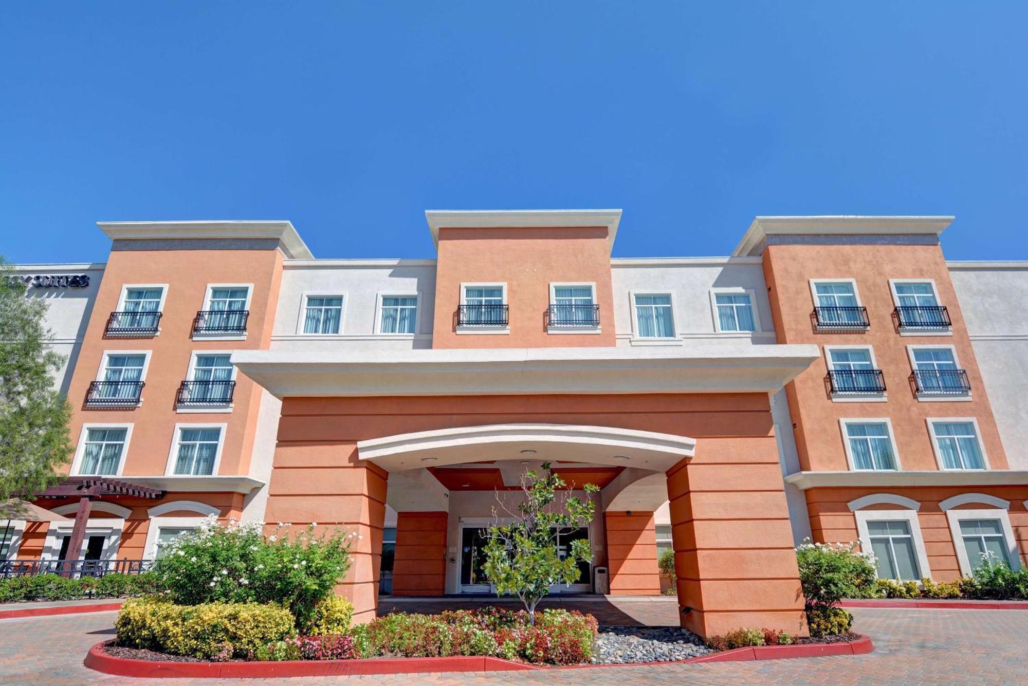 Embassy Suites Valencia Exterior photo