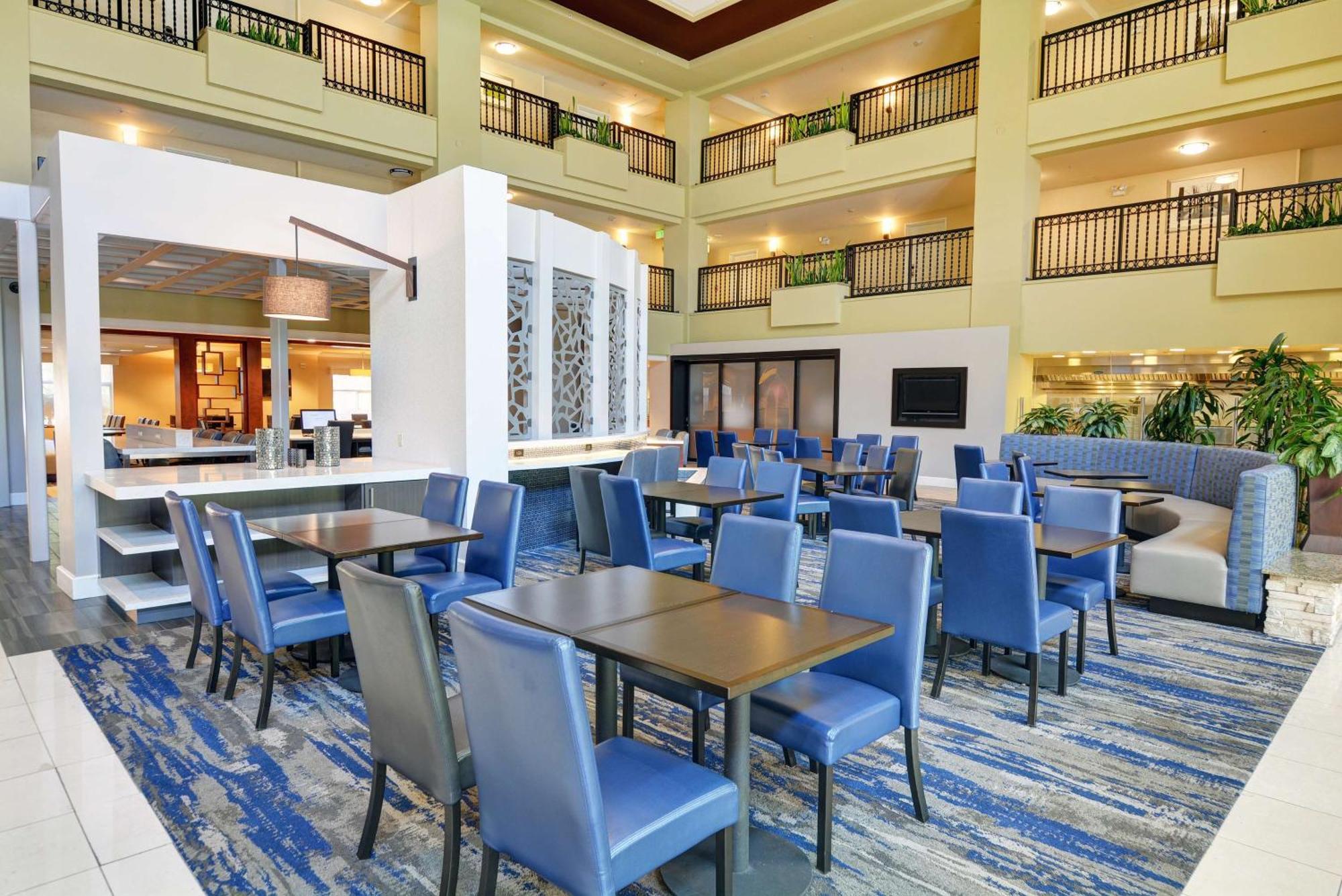 Embassy Suites Valencia Exterior photo