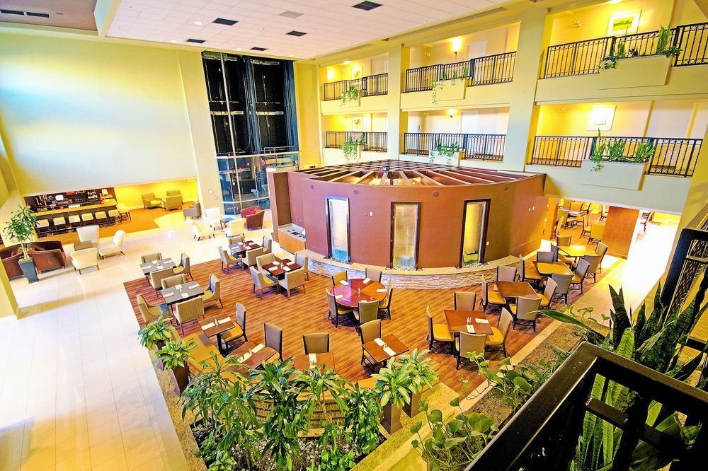 Embassy Suites Valencia Exterior photo