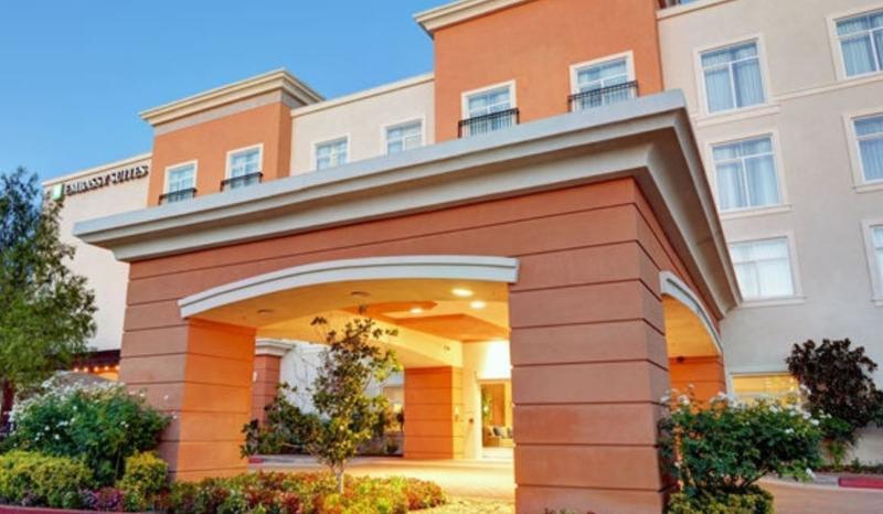 Embassy Suites Valencia Exterior photo