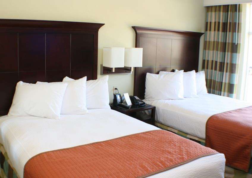 Embassy Suites Valencia Room photo